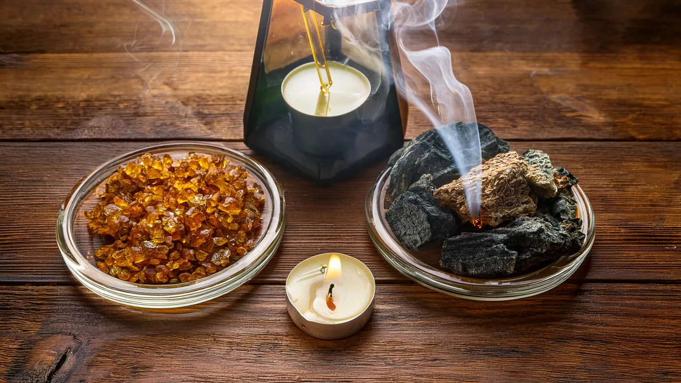 You are currently viewing Diffusion de résines : bougie ou charbon, quel est le meilleur choix ?