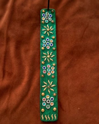 Porte-encens indien artisanal – élégance traditionnelle en bois vert