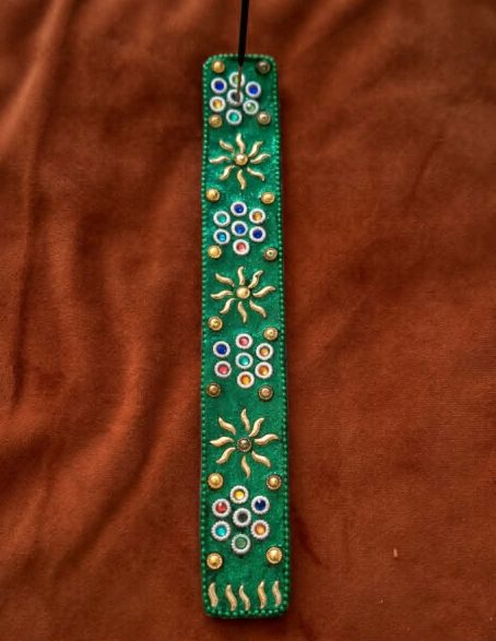 Porte-Encens Indien Artisanal en Bois Vert - Décoré 26 cm Porte-Encens Indien Artisanal en Bois Vert - Décoré 26 cm