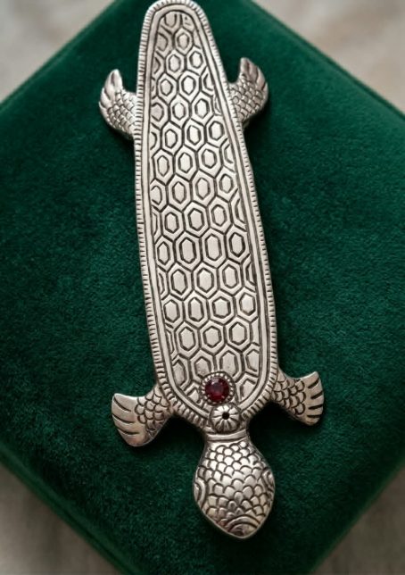 Porte-encens artisanal indien tortue argenté Porte-encens artisanal indien tortue argenté