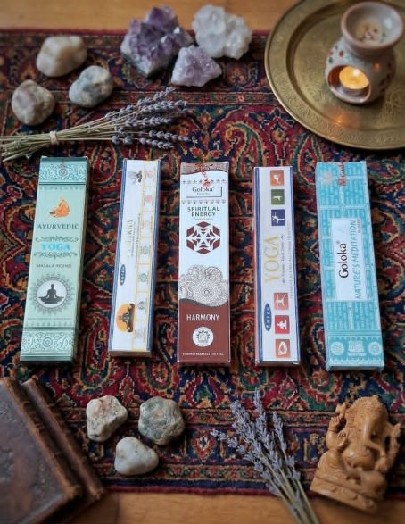 Lot d’encens Yoga & Pleine Conscience 5 boîtes bâtonnets – Alignement, centrage et respiration Lot d’encens Yoga & Pleine Conscience 5 boîtes bâtonnets – Alignement, centrage et respiration